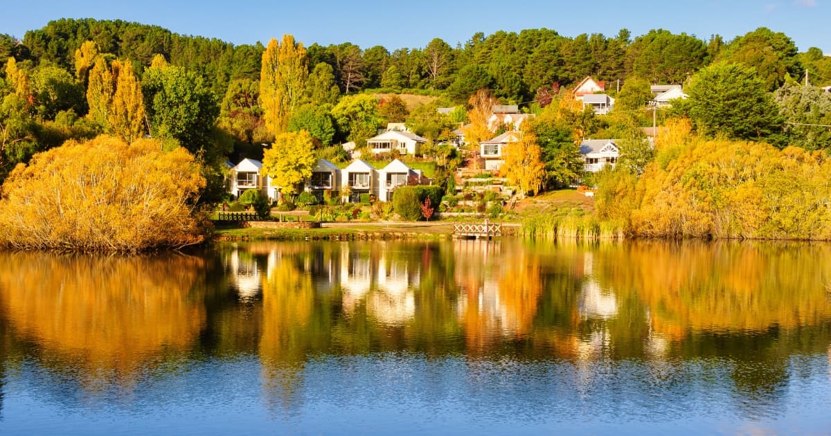 Castlemaine background